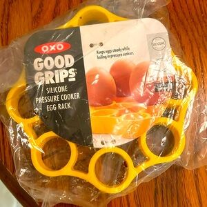 Pressure cooker egg rack